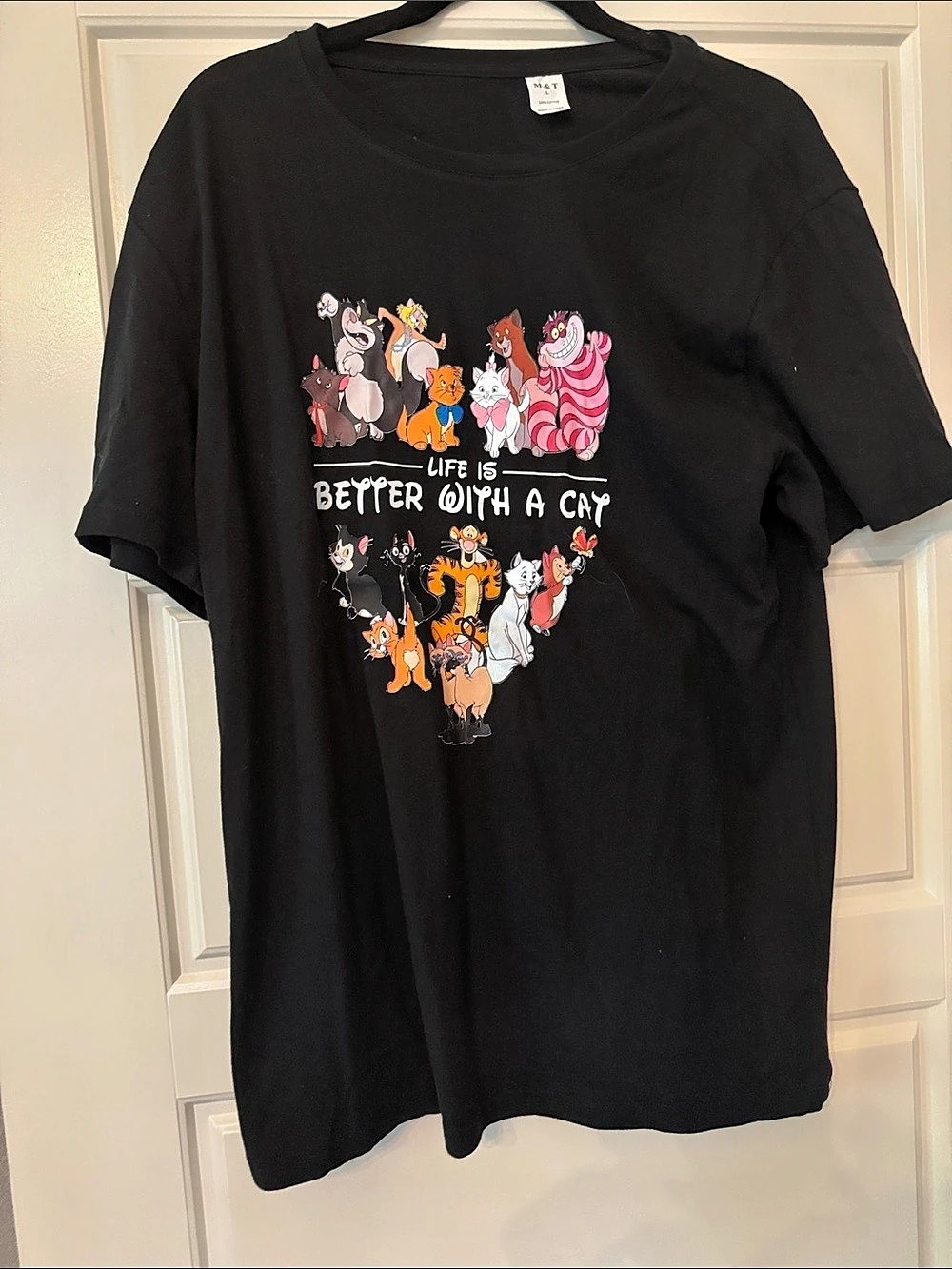 M&T Graphic Cat Print- Disney Tee in Black Large Like New